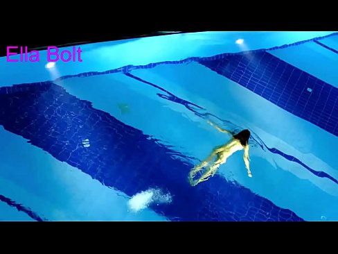 ❤️ Nu mă pot opri din privit, tânără blondă surprinsă înotând goală în piscina stațiunii ELLA BOLT ❤️❌  at ro.hentaivost.ru