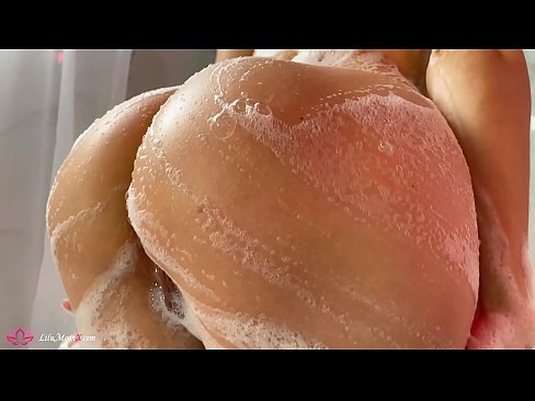 ❤️ Bruneta își masturbează păsărica cu un vibrator până la orgasm intens în duș ❤️❌  at ro.hentaivost.ru